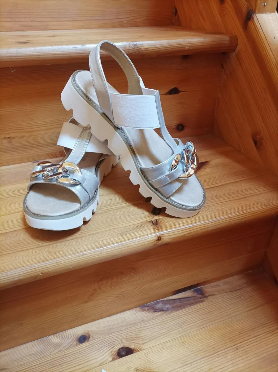 Womens shoes - Image 1