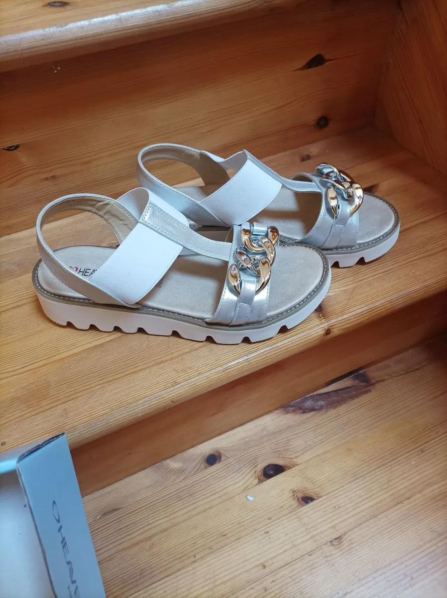 Womens shoes - Image 2
