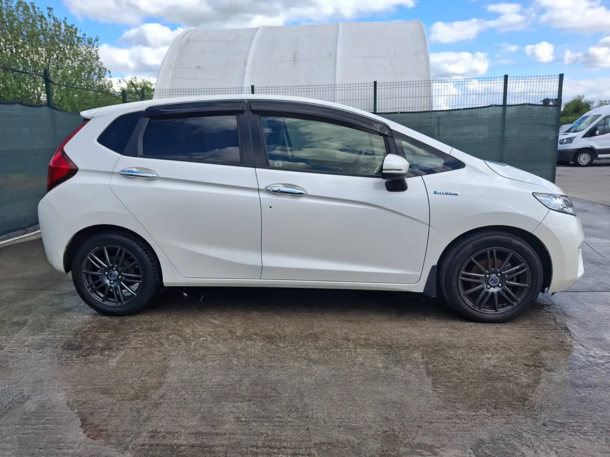 2016 Honda Fit Hybrid Automatic.Light Damage - Image 3