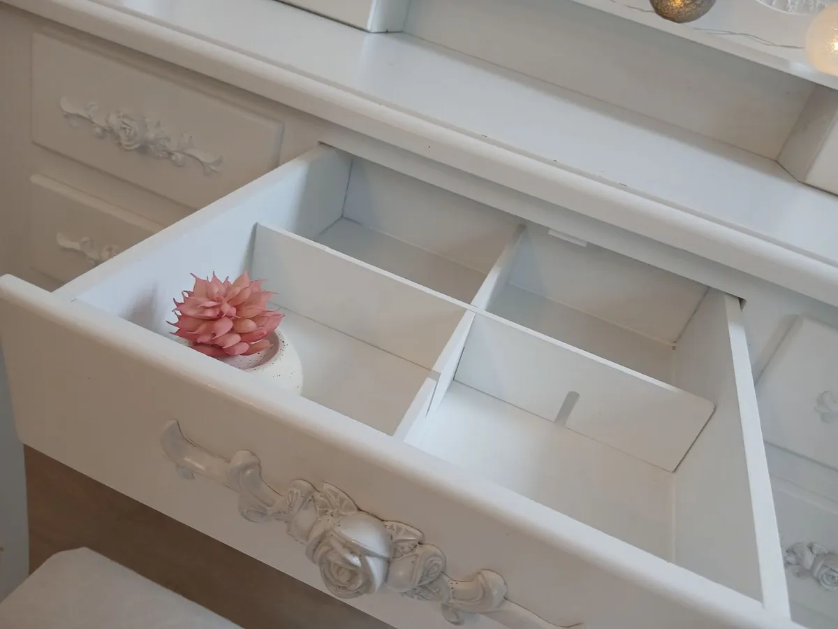 Dressing table and chair - Image 3