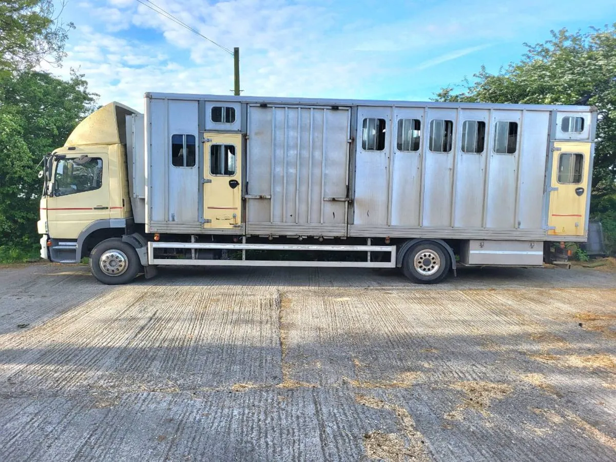 05 Mercedes 16-23 7/8 horsetruck - Image 1