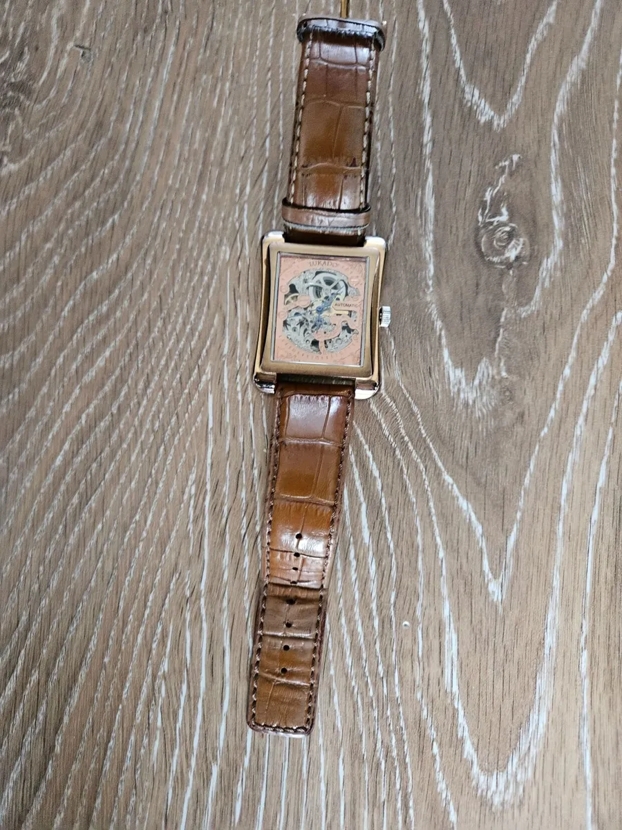Men watch - Image 1