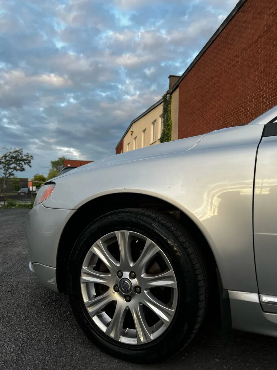 2010 Volvo S80 - Image 4