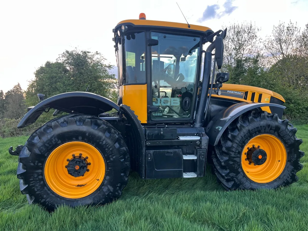 JCB Fastrac 4220 @ Russell Fastraxx Ltd - Image 1