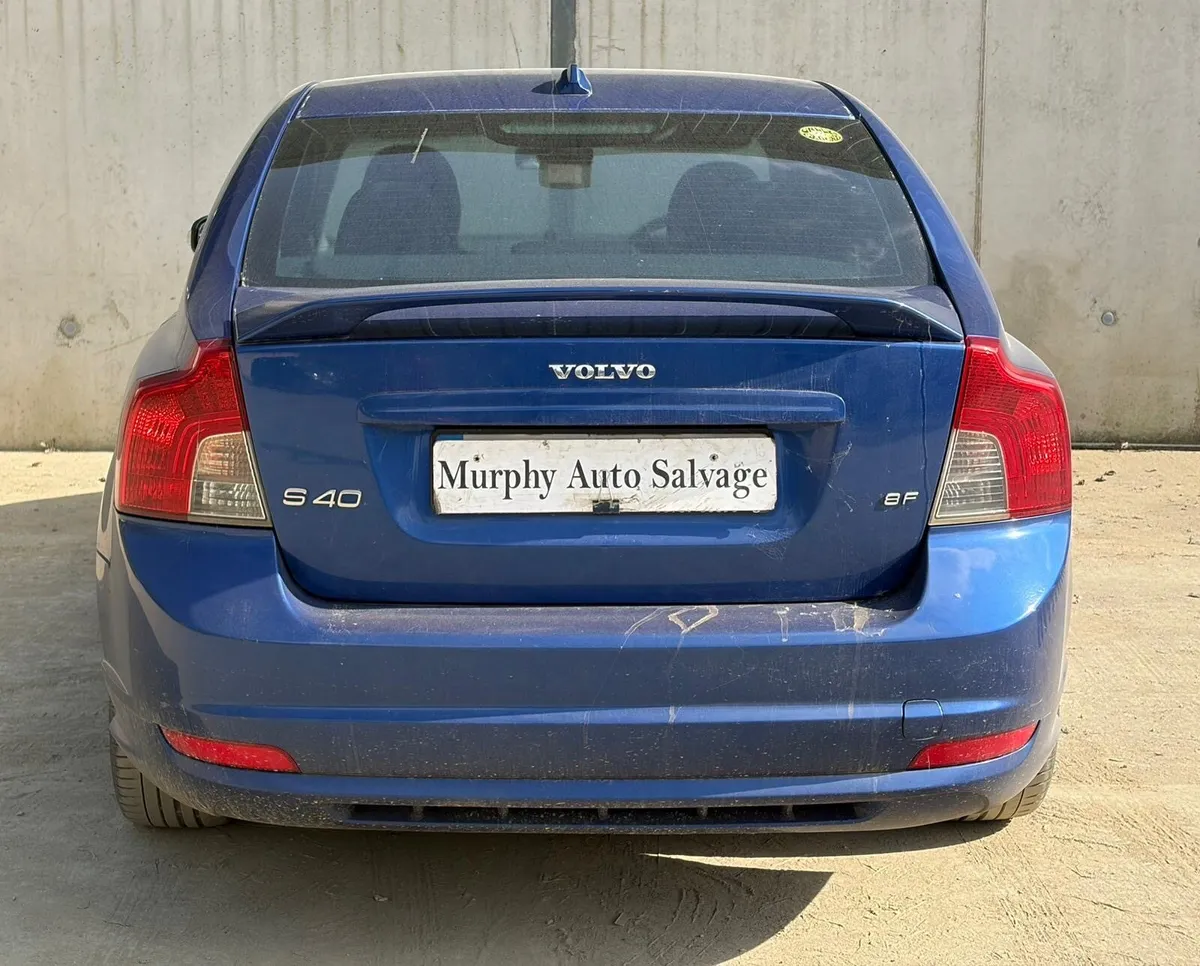 2008 Volvo S40 for parts - Image 4