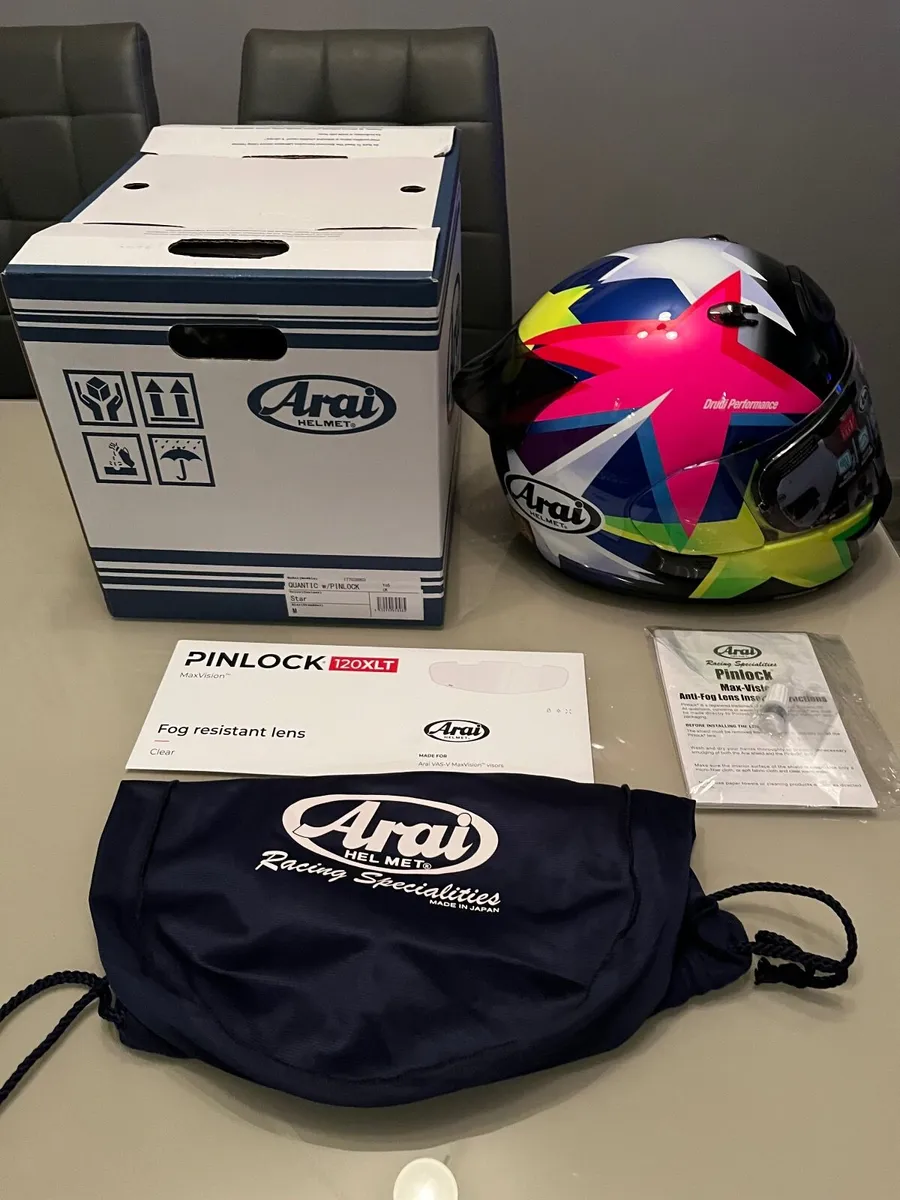 Arai quantic motorbike helmet - Image 1