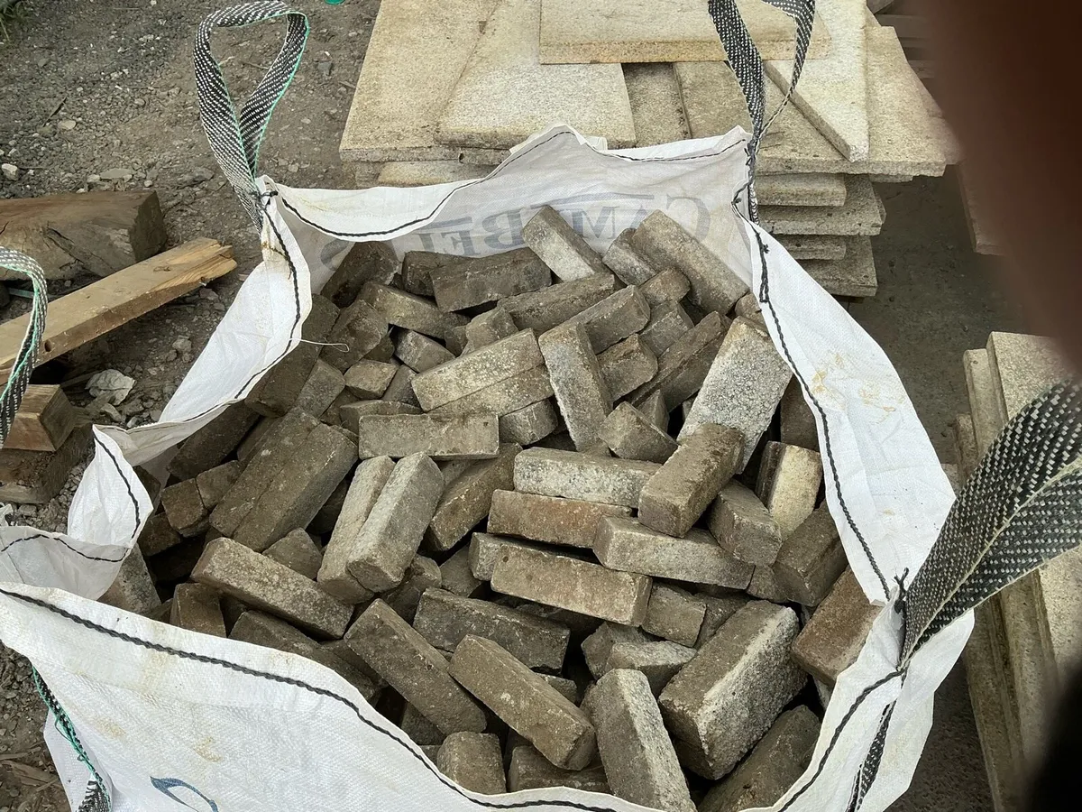 Three tonne bag of concrete cobble lock - Image 2