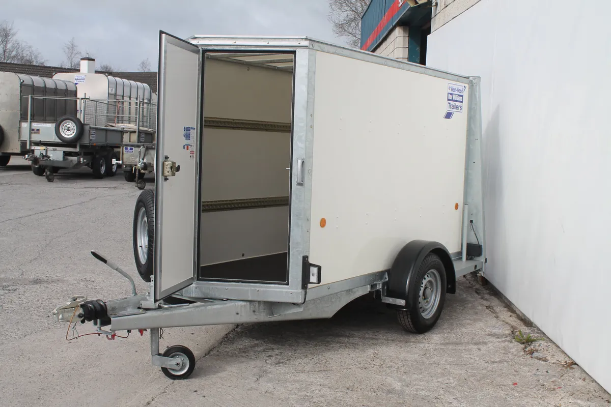 T816927 New Bv84 8' x4' x 5' Ifor Williams xxx - Image 1