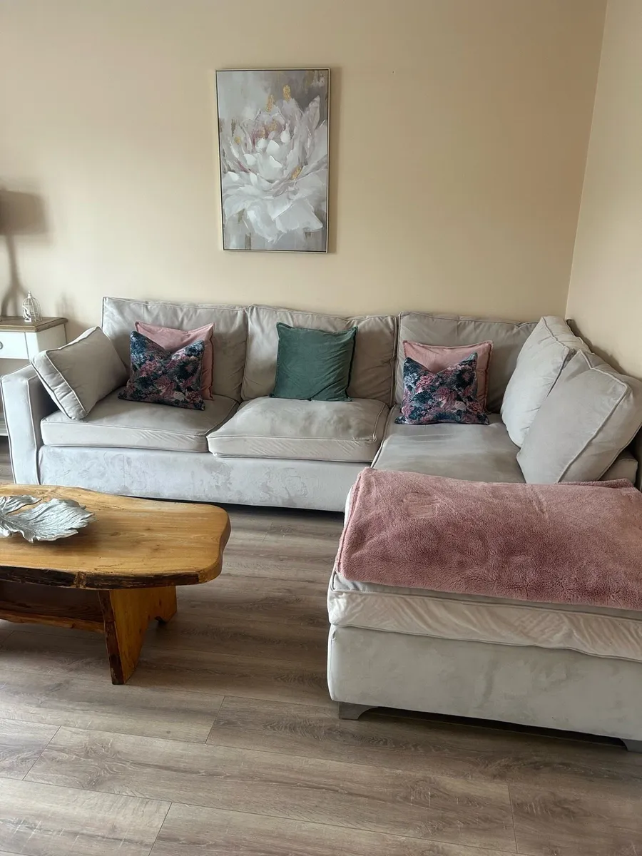L shaped sofa - Image 1