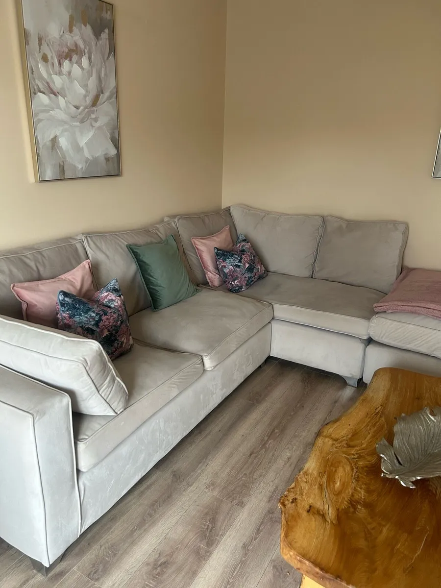 L shaped sofa - Image 2