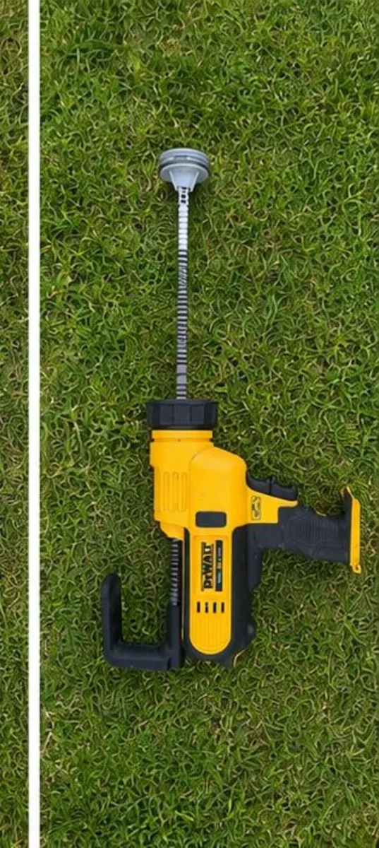 Selling my DeWALT DCE580 18V XR Li-Ion Caulking - Image 4