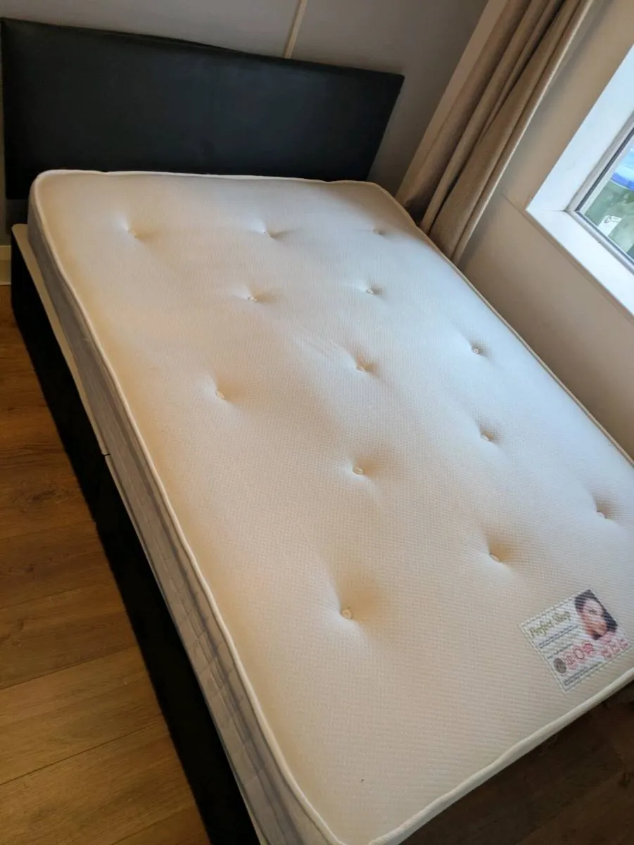 Small double bed - Image 1