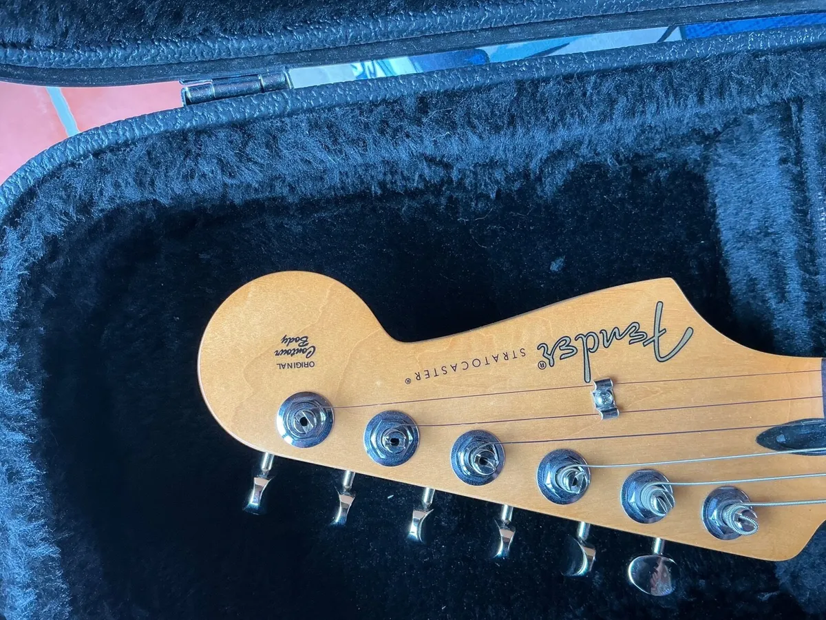 Fender Stratocaster player 2 70th anniversary inc - Image 3
