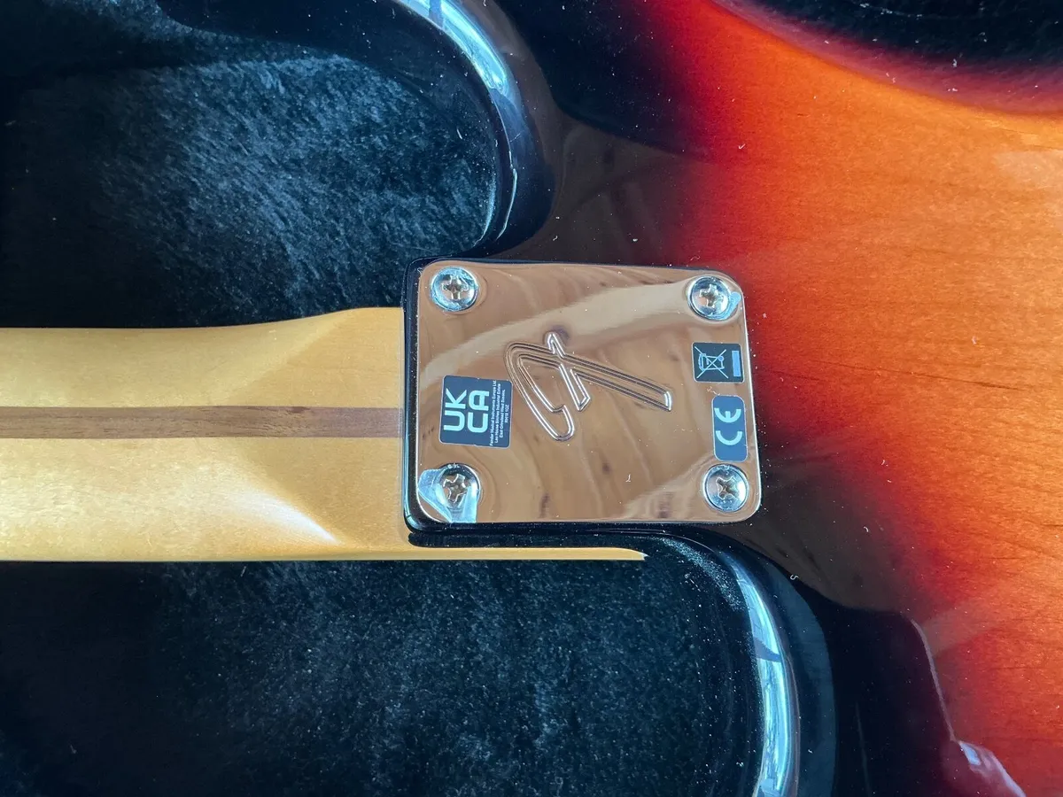 Fender Stratocaster player 2 70th anniversary inc - Image 4