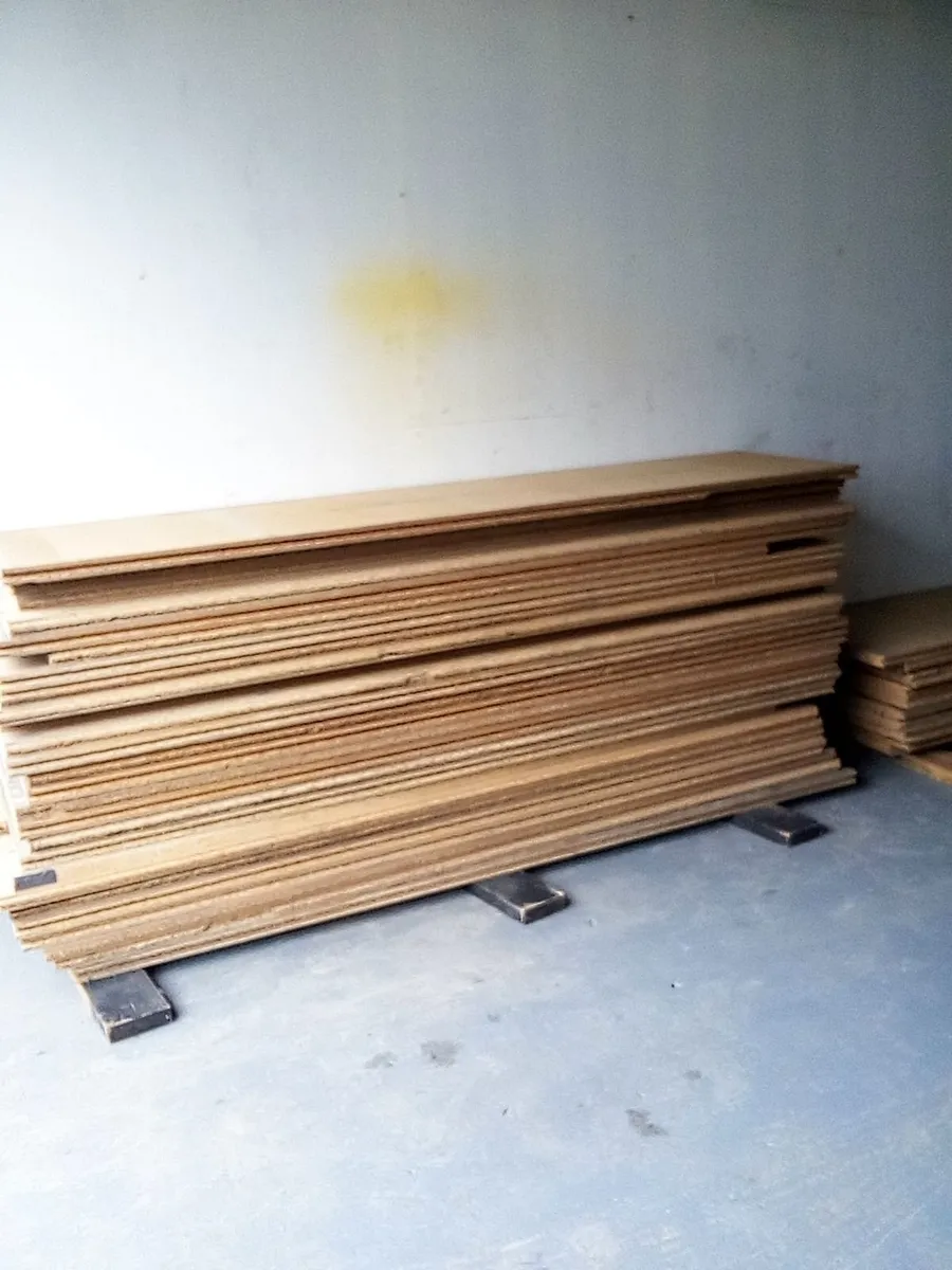 flooring/wall lining/bench  8ftx2ftx1.5inch x 50 - Image 1