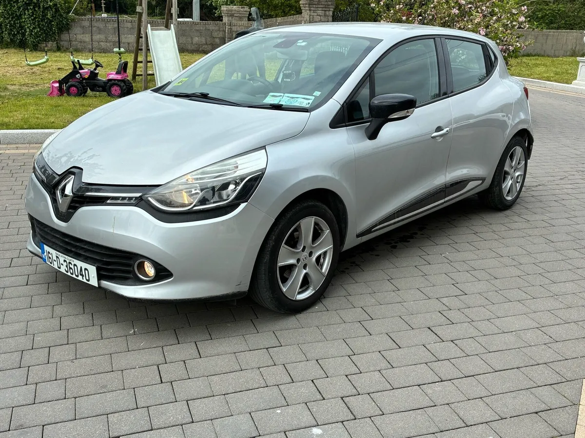 2016 Renault Clio *low kms* - Image 2