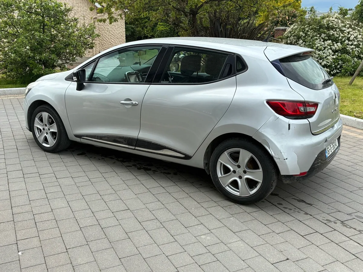 2016 Renault Clio *low kms* - Image 4
