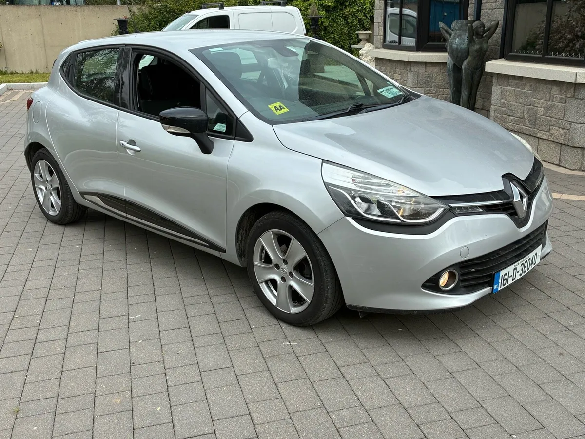 2016 Renault Clio *low kms* - Image 1