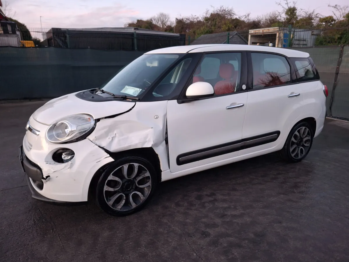 152 Fiat 500.   7 seater Light Damage - Image 2