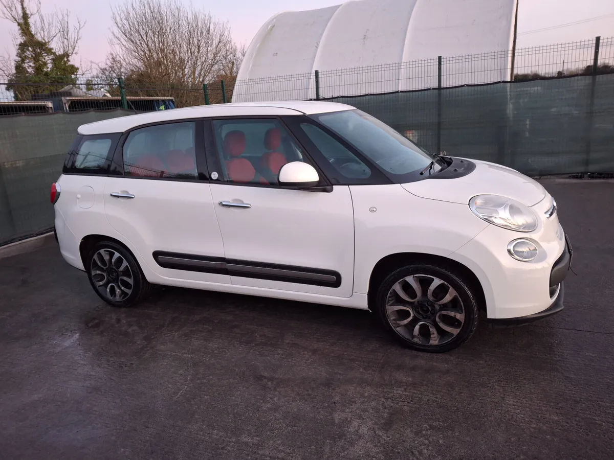 152 Fiat 500.   7 seater Light Damage - Image 1