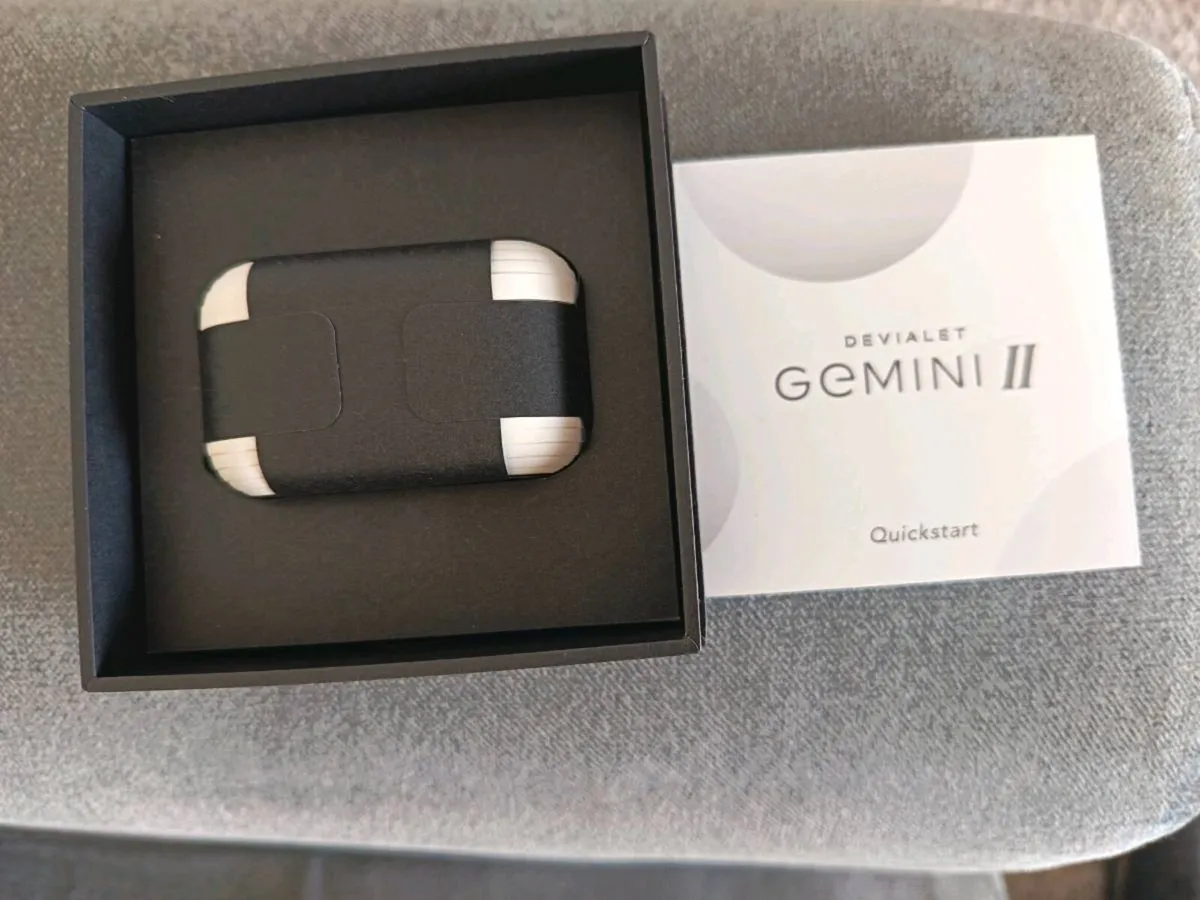 Devialet earbuds - Image 3