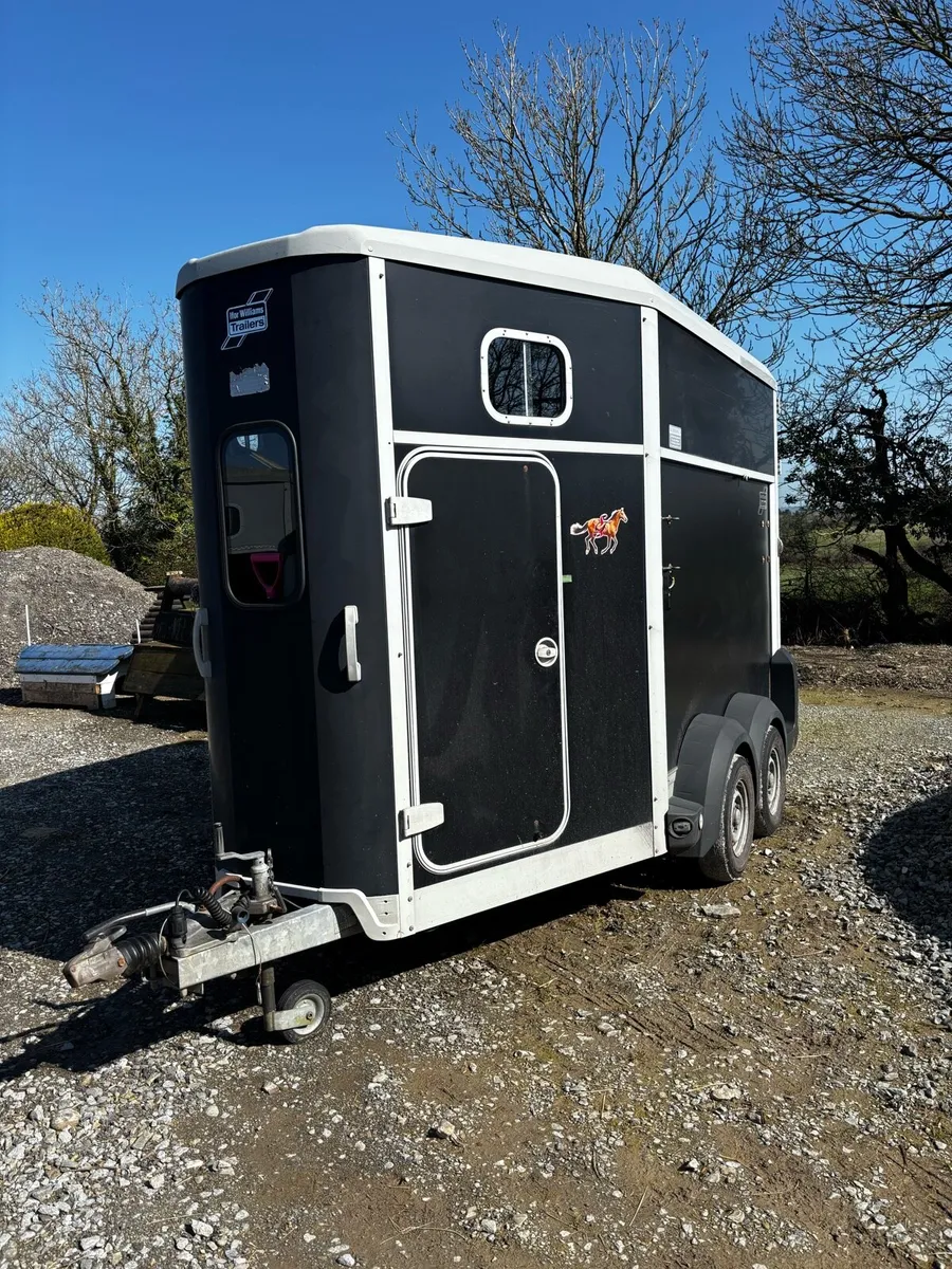 Horse box - Image 1