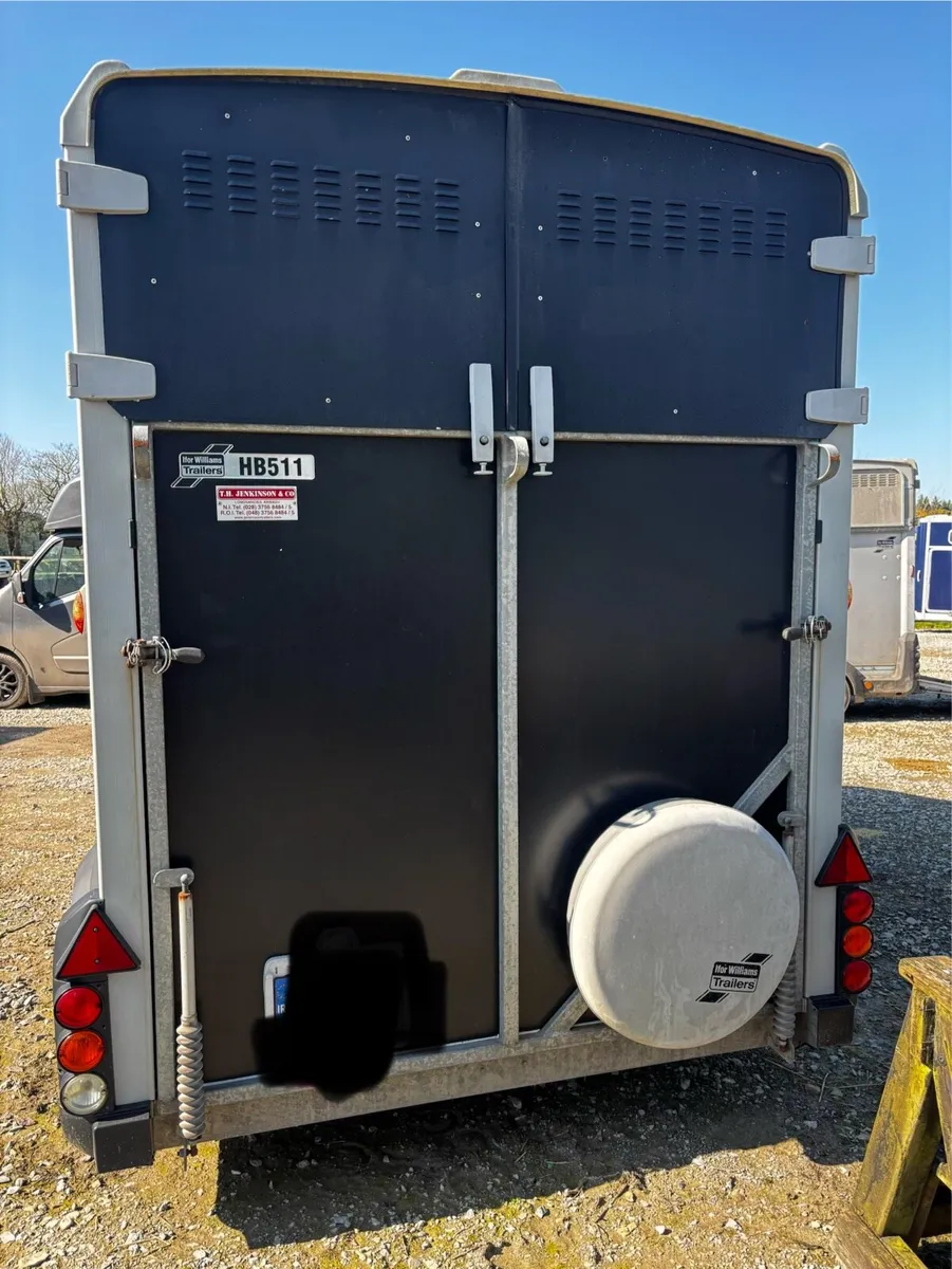 Horse box - Image 2