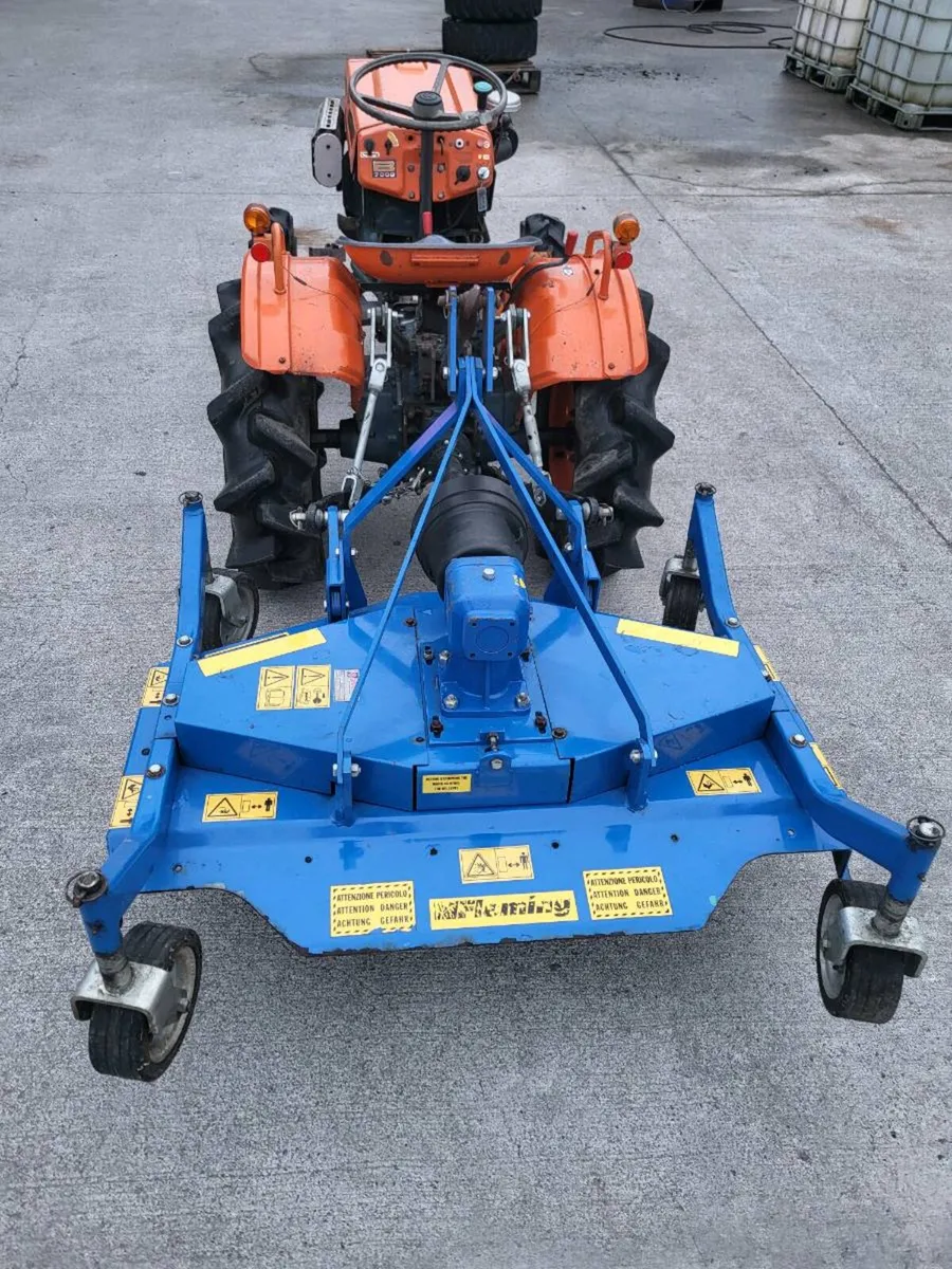 Kubota B7000 - Image 1