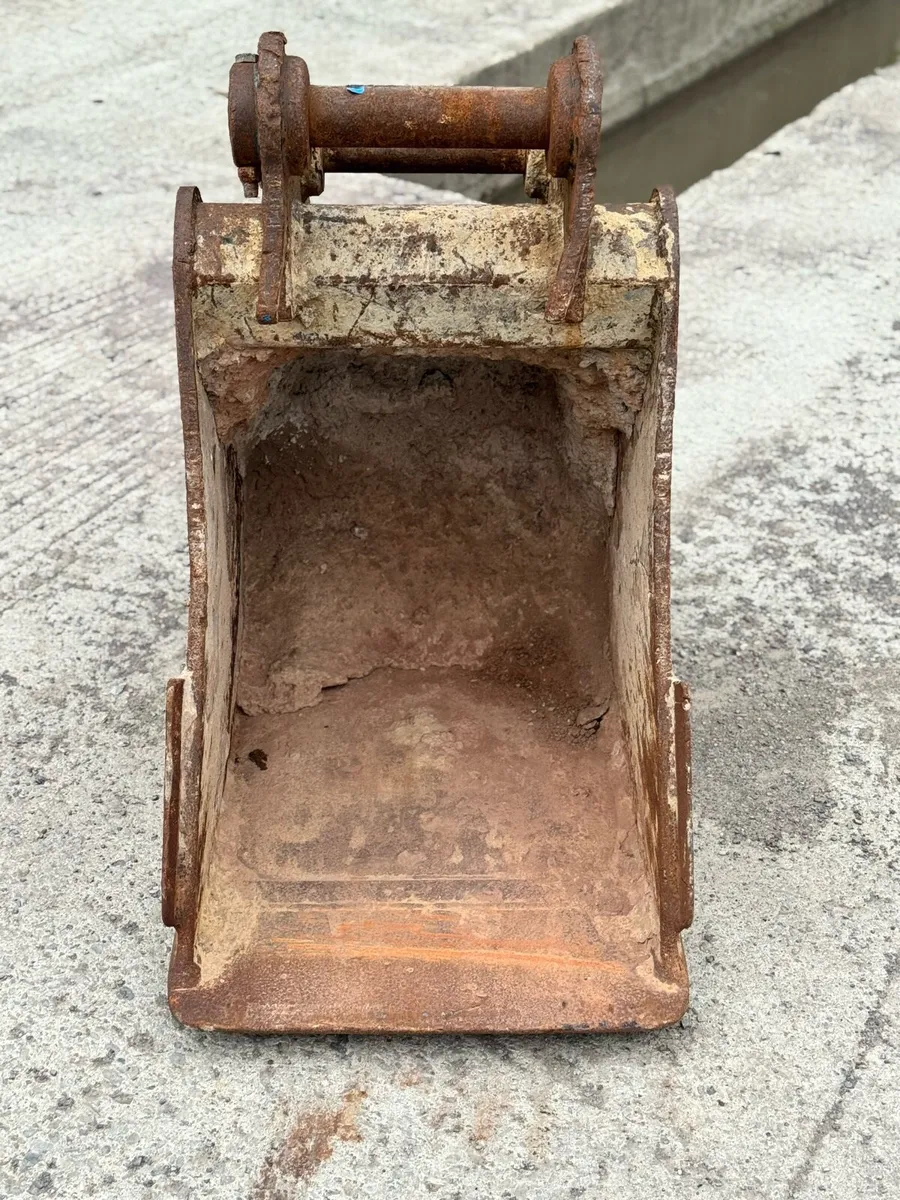 24” Rhinox 65mm more buckets in stock - Image 3