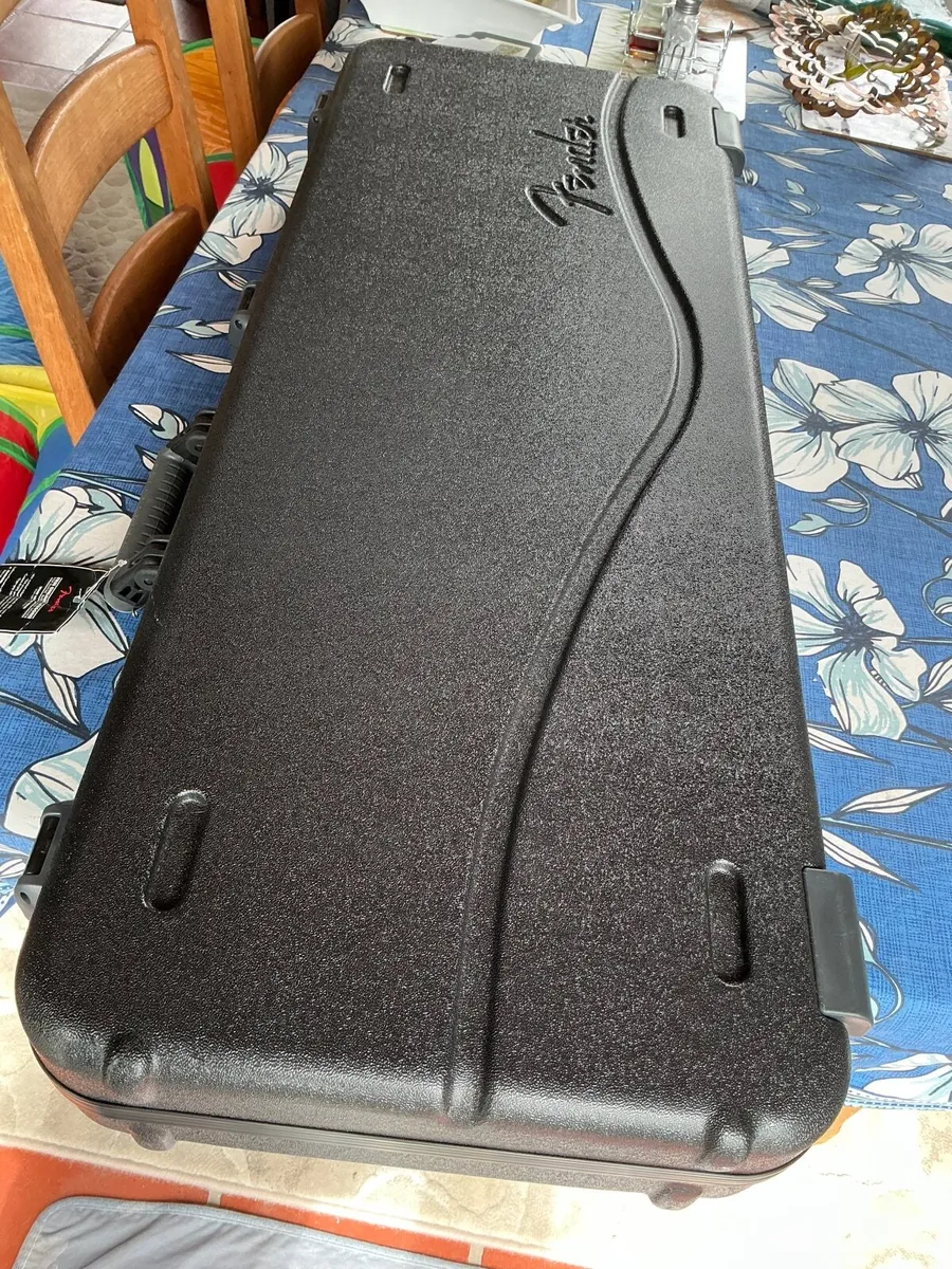 Fender deluxe Strat or Tele case - Image 4