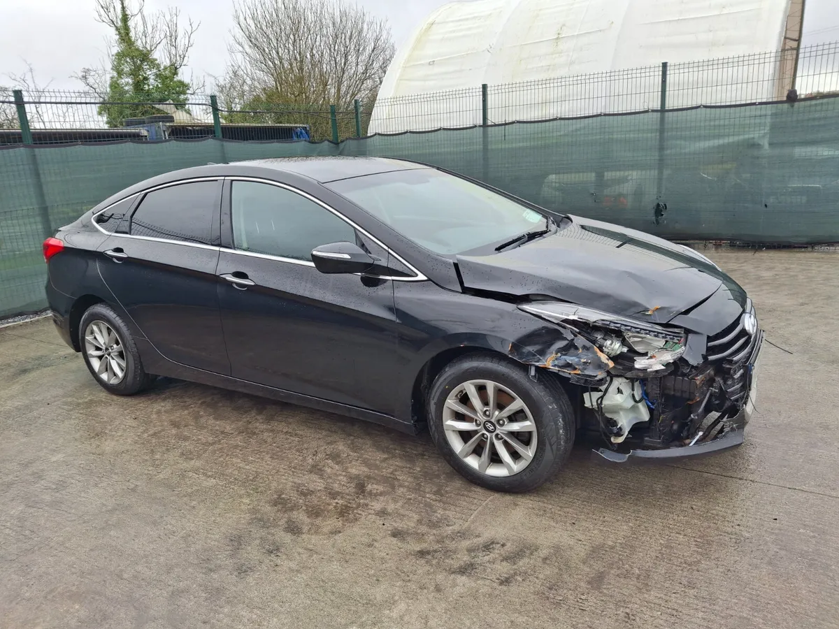 2016 Hyundai i40  Light Damage - Image 2