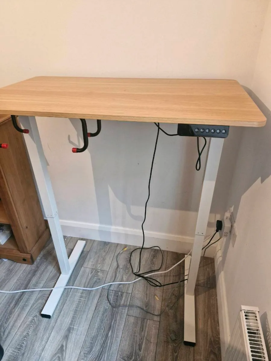 Work desk - Image 1