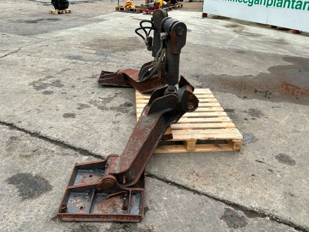 HYDRAULIC  STABILISER / JACK LEGS ASSEMBLY. - Image 3