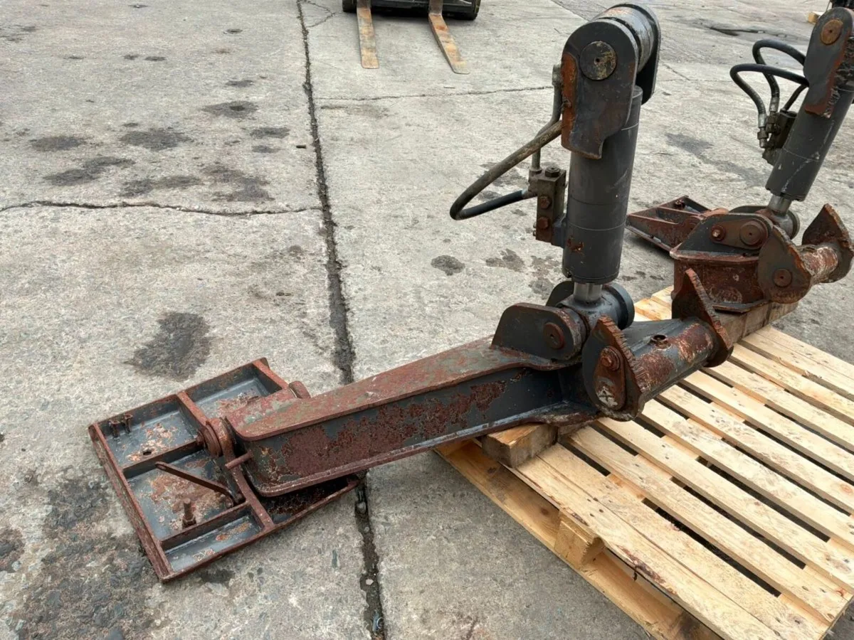 HYDRAULIC  STABILISER / JACK LEGS ASSEMBLY. - Image 4