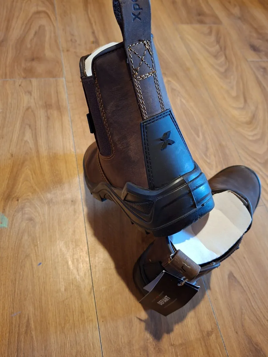 Work boots - Image 2