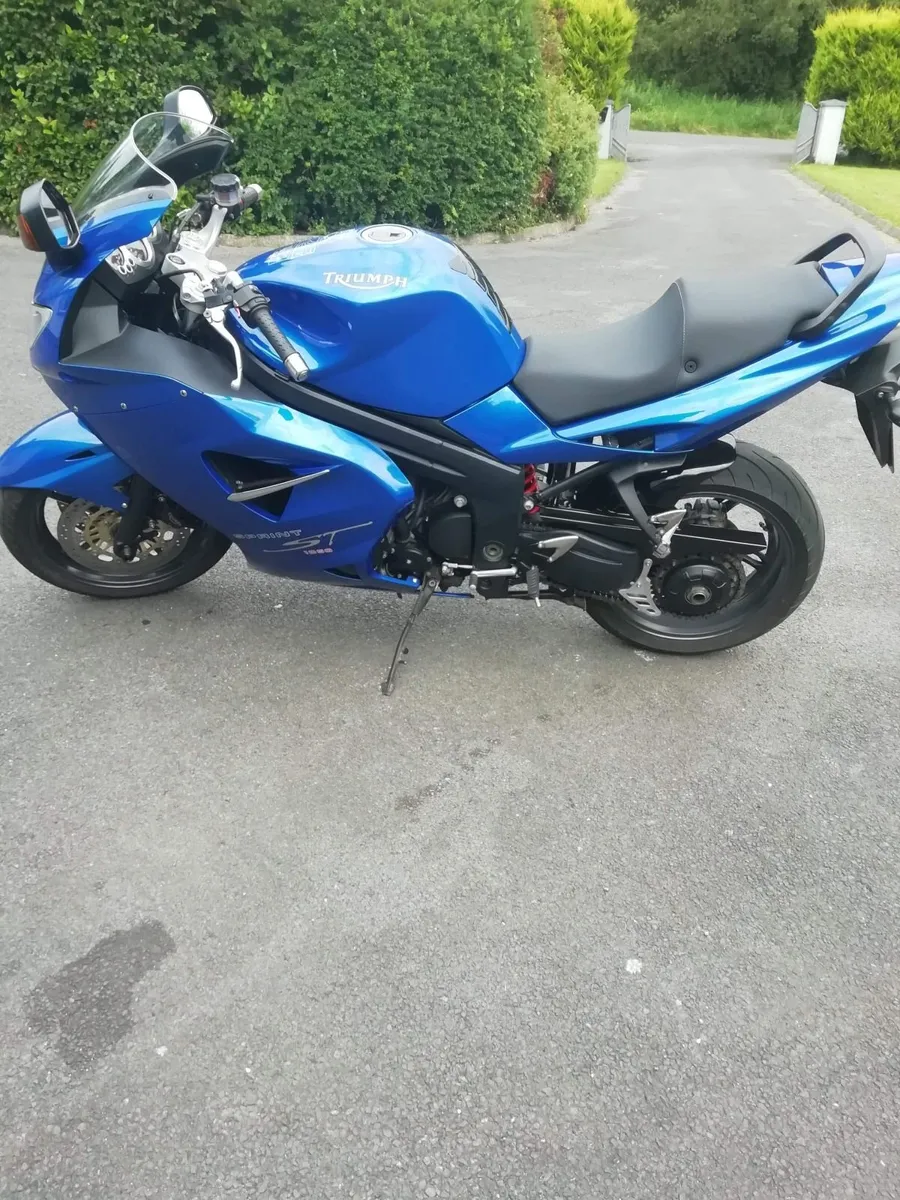 Triumph Sprint ST 1050 - Image 1