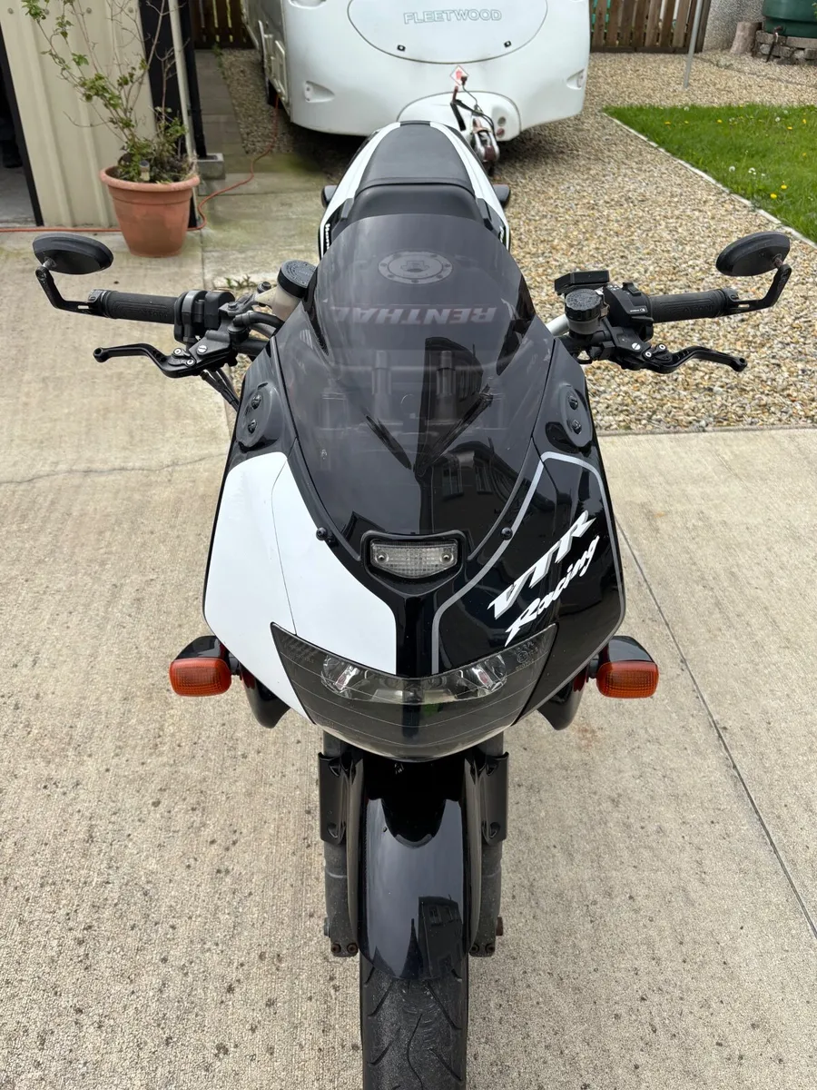 Honda Firestorm VTR 1000 - Image 1