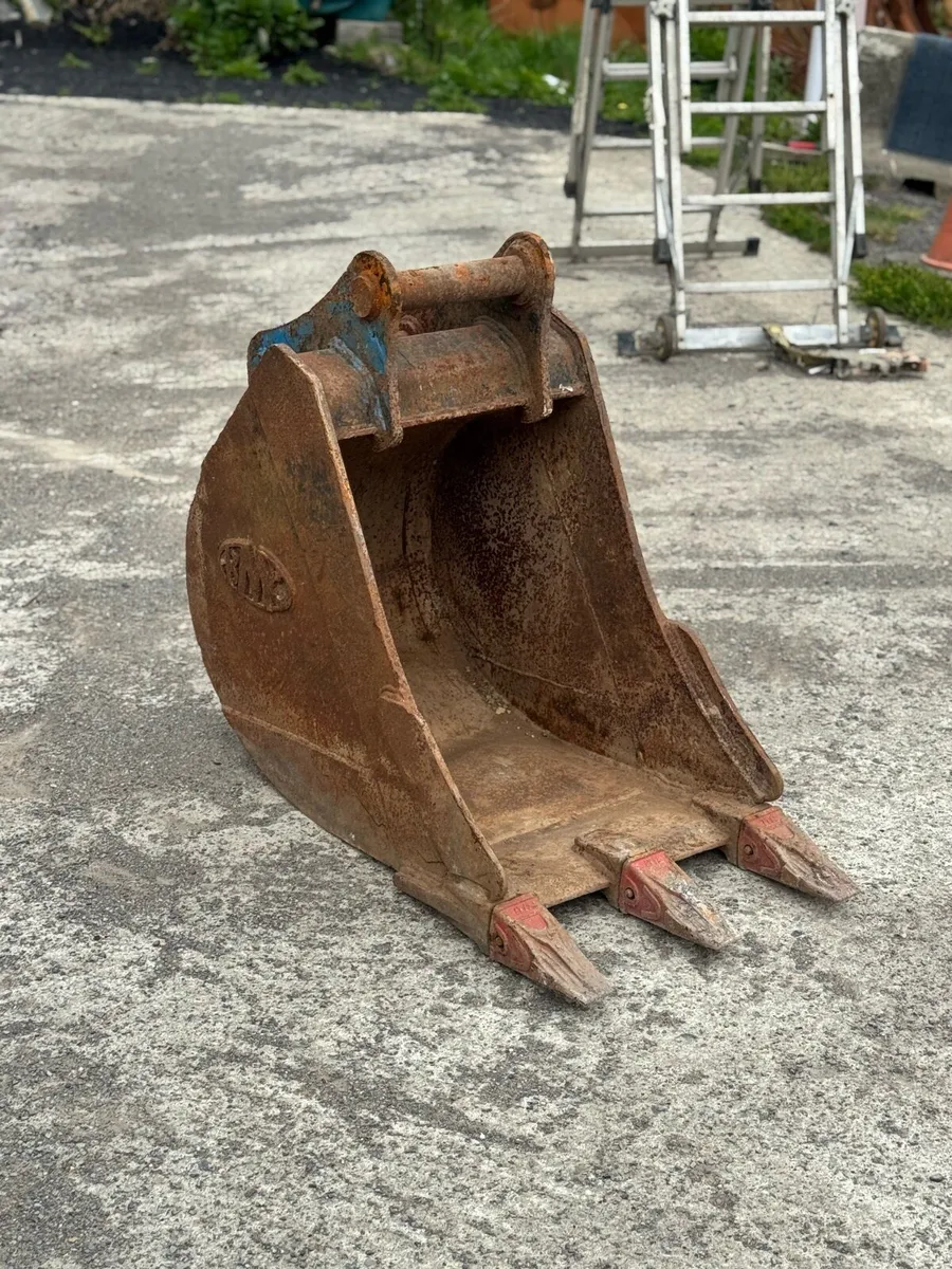 24” Bmc 65mm Bucket - Image 1
