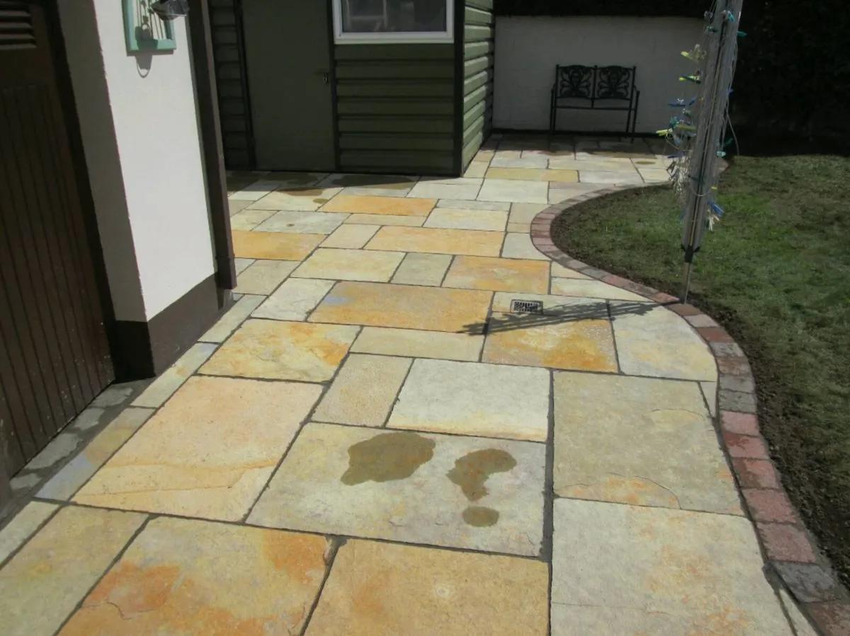 LAKESIDE LANDSCAPING AND PAVING - Image 1