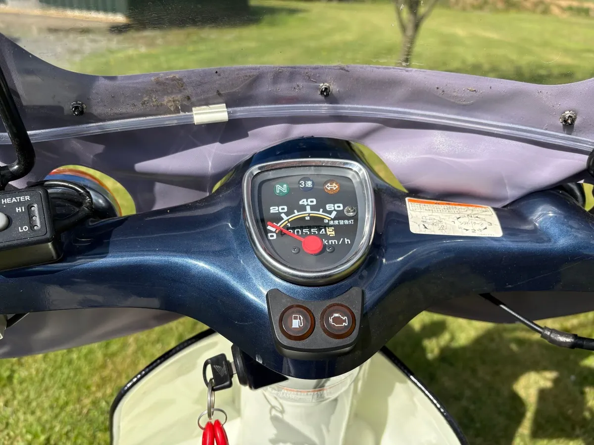 Honda  C50 Super Cub 2007 - Image 2