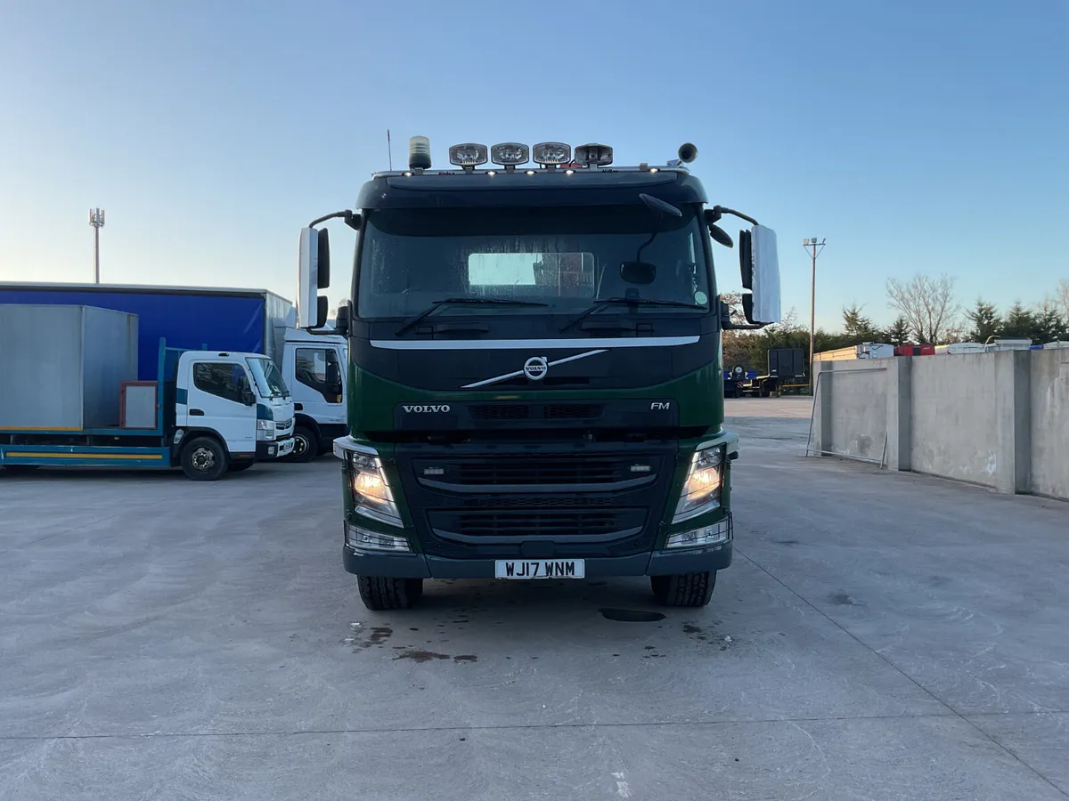 2017 Volvo FM370 6x4 Tipper Grab - Image 2