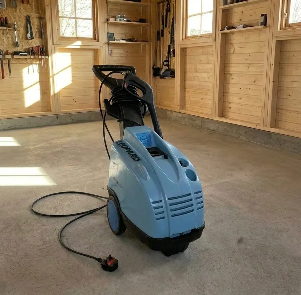 Edge leopard cold water pressure washer.