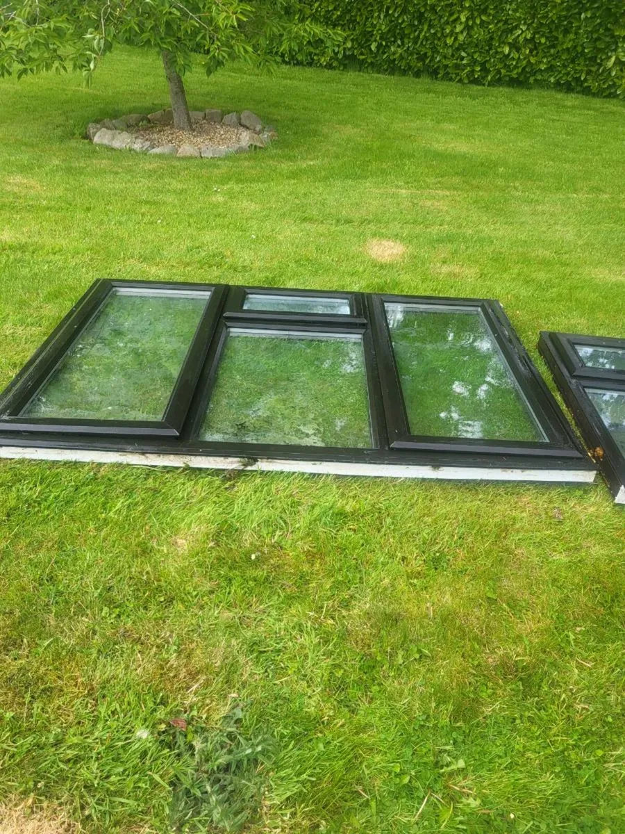 3 black windows 350 ono - Image 1