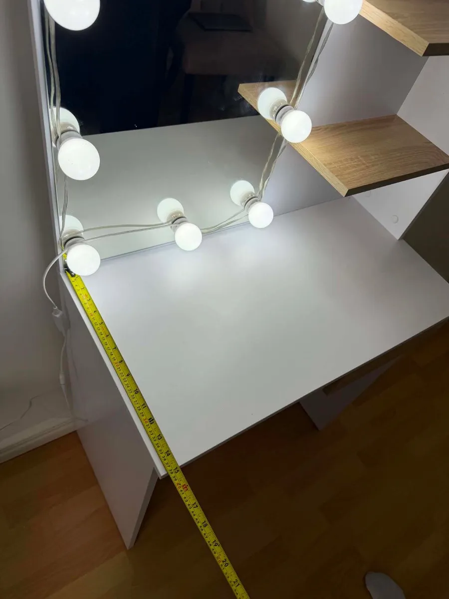 Vanity table with mirror and lights 💡 - Image 3