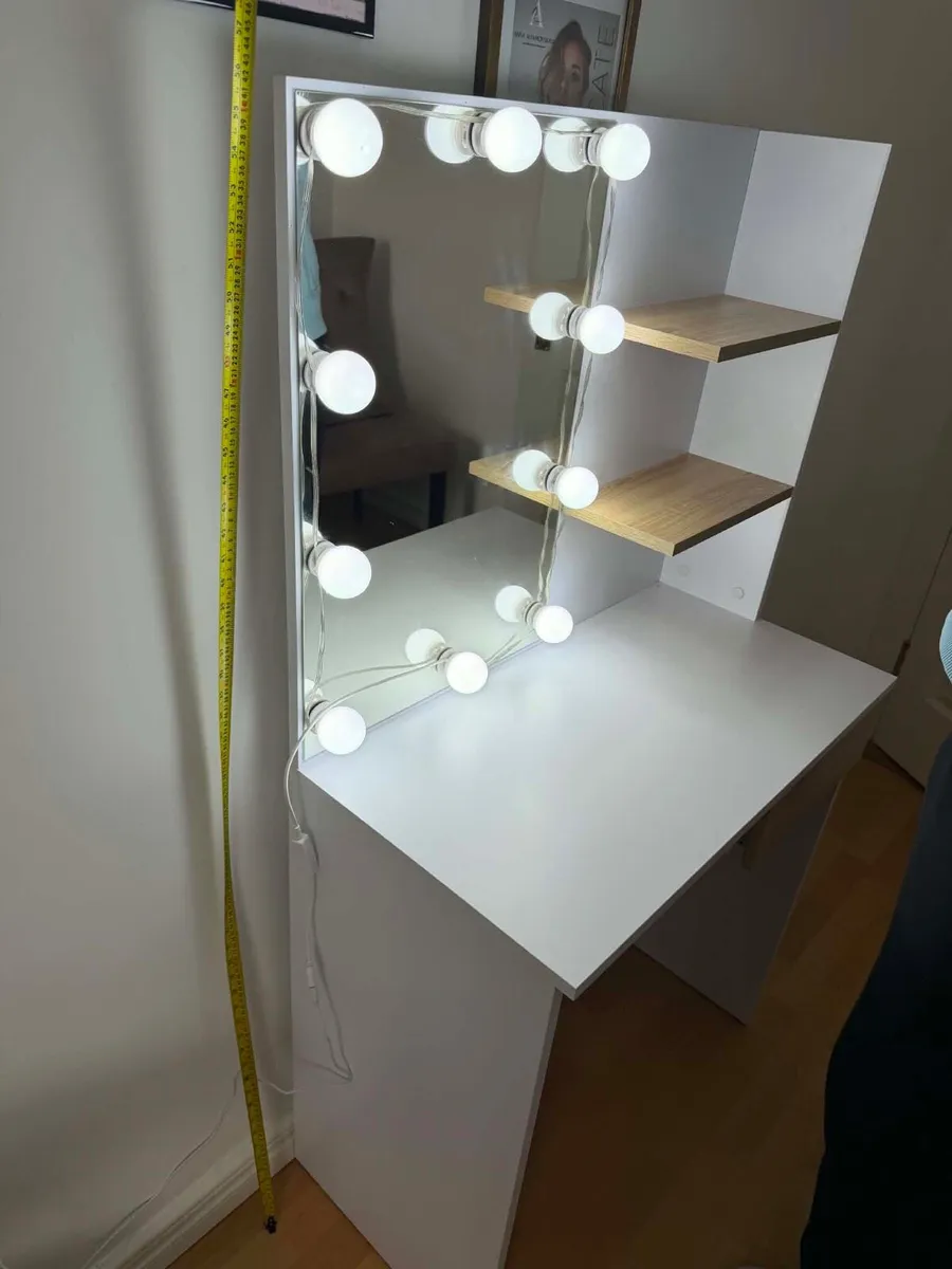 Vanity table with mirror and lights 💡 - Image 4
