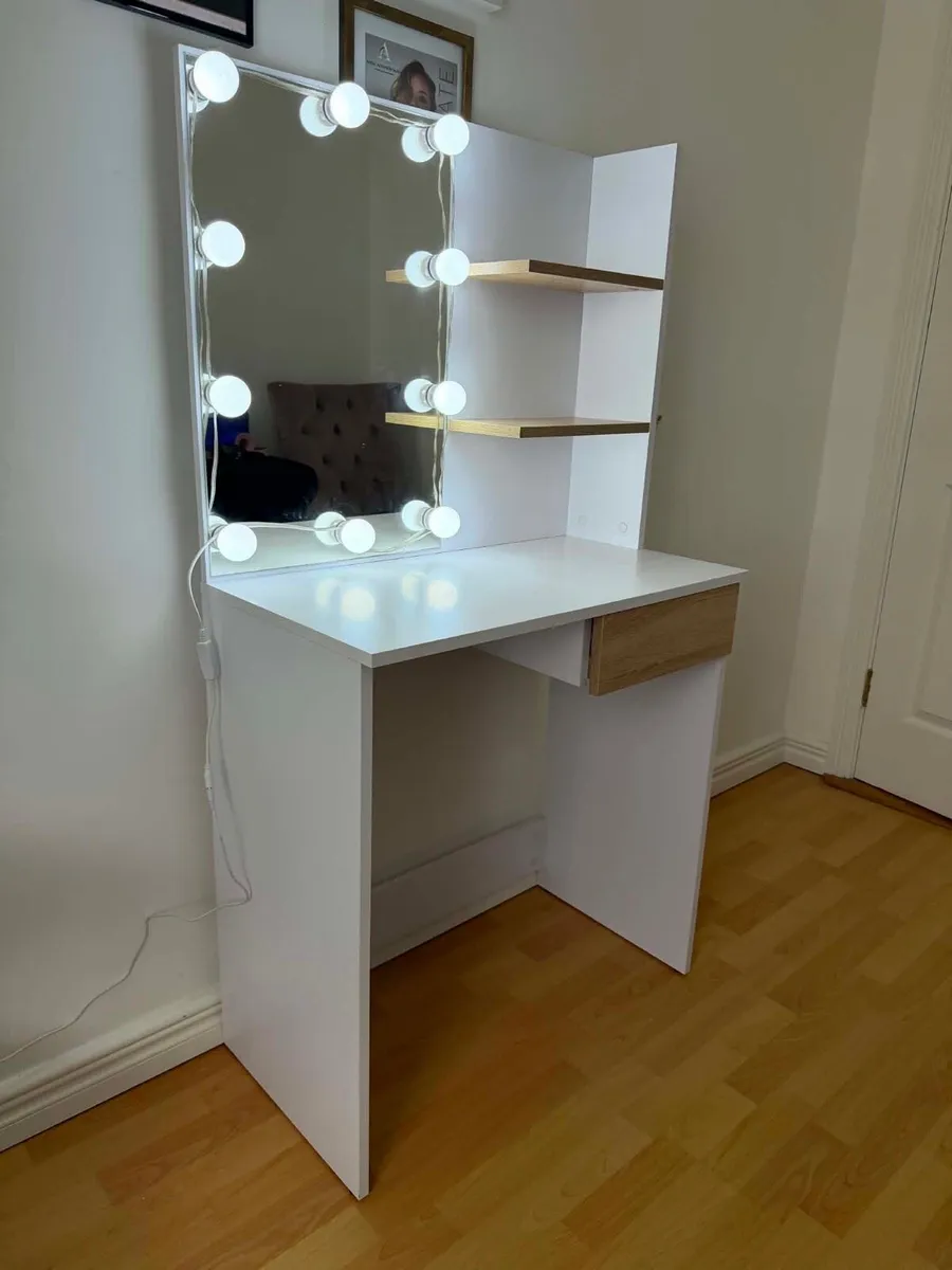 Vanity table with mirror and lights 💡 - Image 1