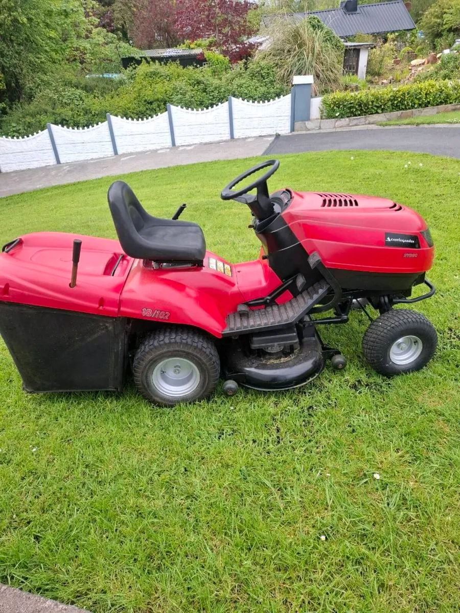 Tractor lawnmower - Image 1