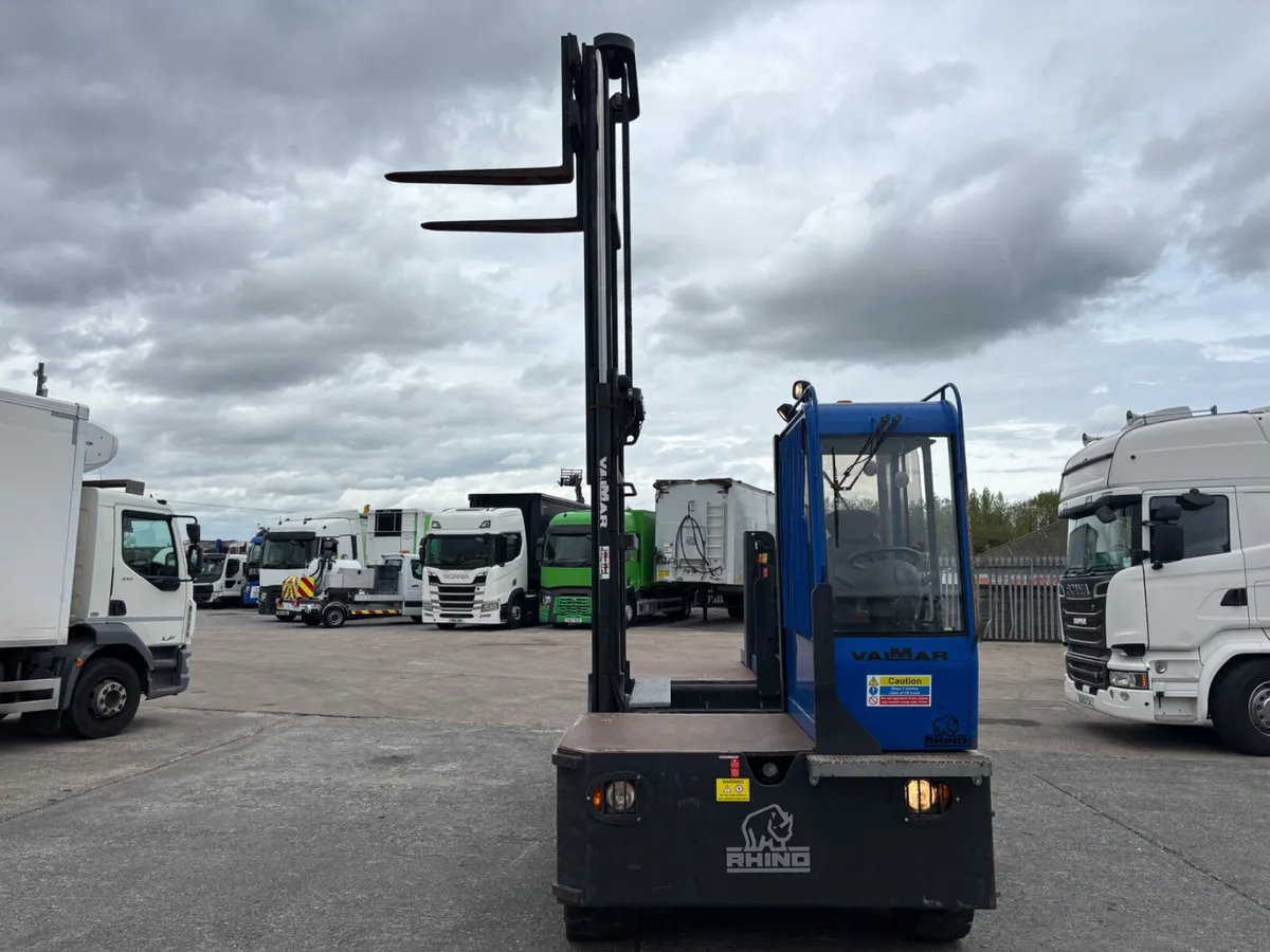 2014 VALMAR VS60 Side Loading forklift 3467hrs - Image 4