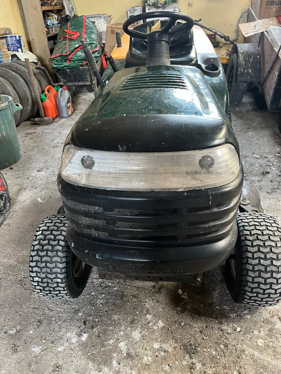 Ride on lawnmower - Image 1