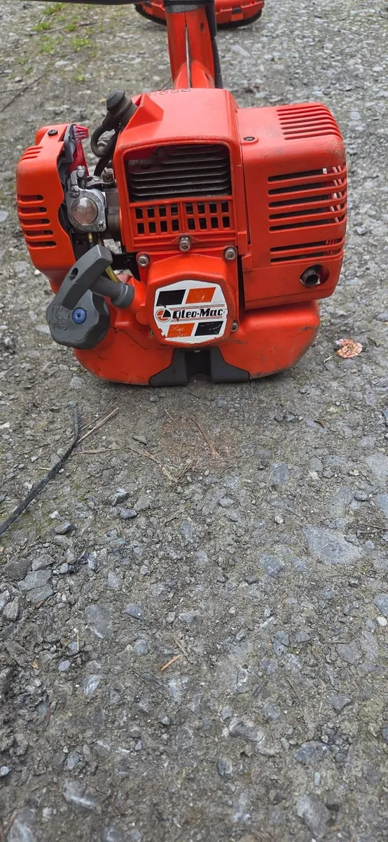 Oleo-Mac strimmer - Image 1